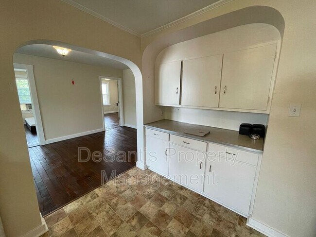 Building Photo - 210 Main St