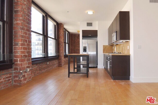 Foto del edificio - 460 S Spring St