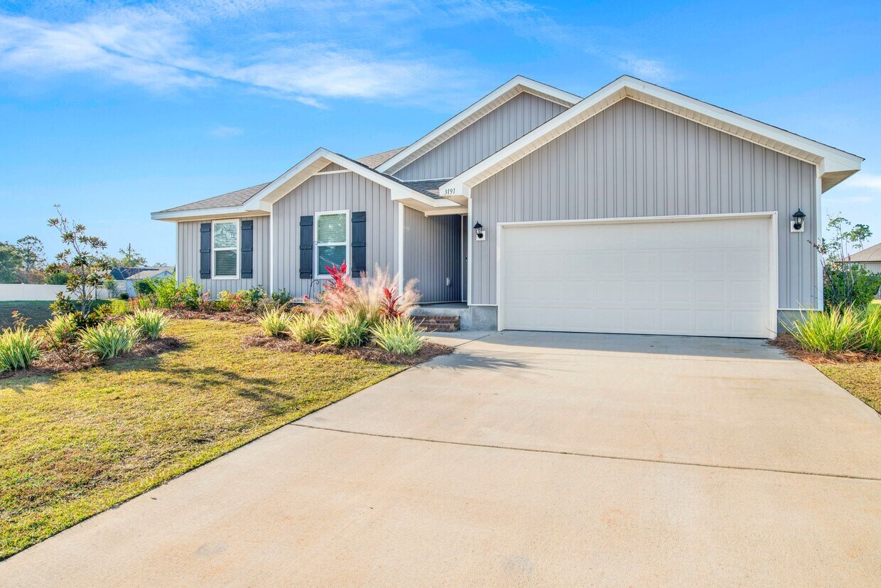 Foto principal - 2022 Built 4 Bed/2 Bath Smart-Home within ...