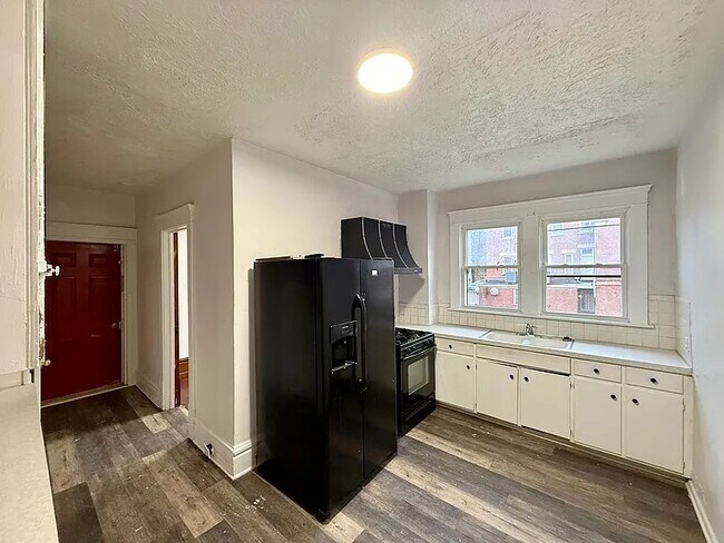 Building Photo - 55 S Balch St