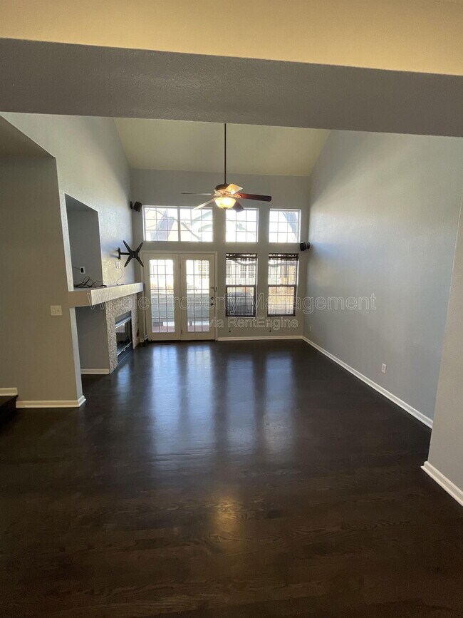 Foto del edificio - 2737 W Greens Dr