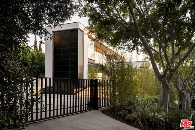 Building Photo - 1210 Laurel Way