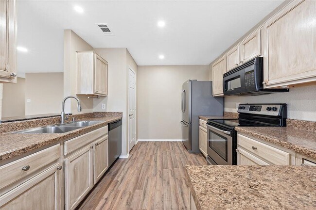 Building Photo - 210 Mesquite Cir