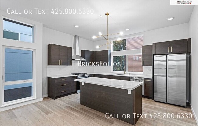 Foto del edificio - 1212 Harrington Ave NE