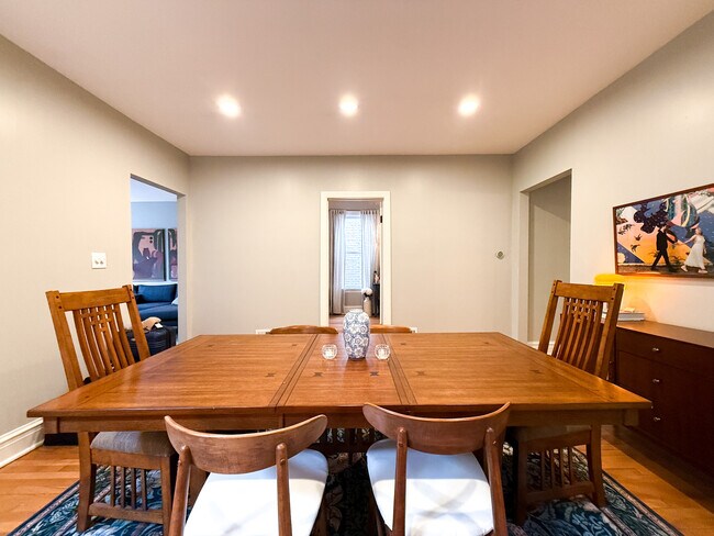 Foto del edificio - 3008 W George St