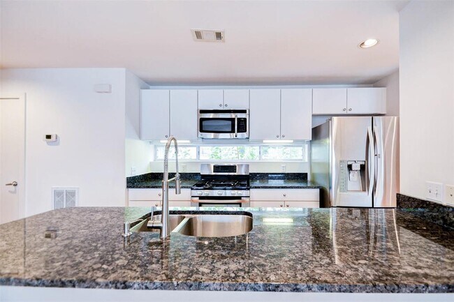 Foto del edificio - 822 Ruthven St