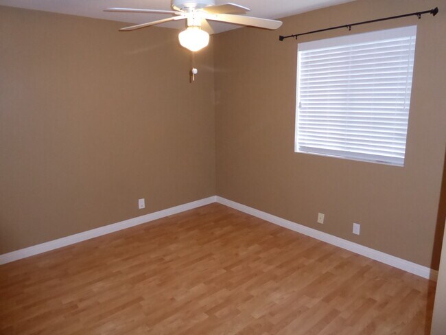 Foto del edificio - Spacious 3-Bedroom Home with Community Poo...