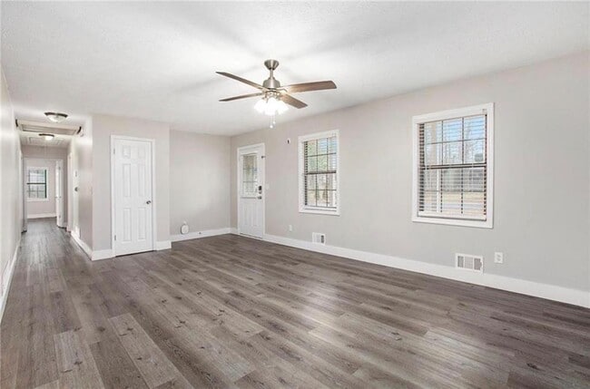 Foto del edificio - 5700 Tracy Dr SE