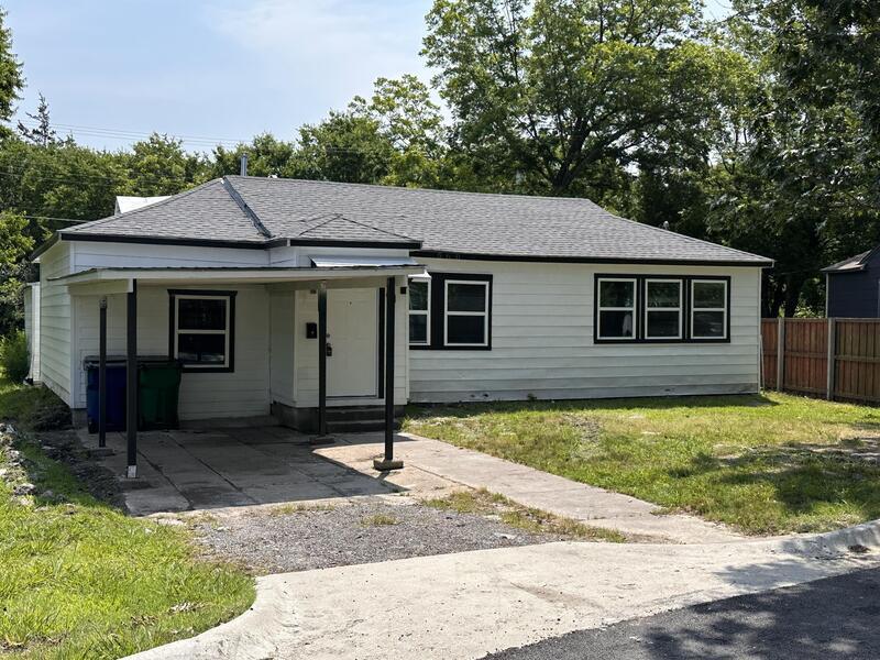 Primary Photo - 560 Loraine Cir