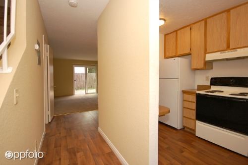 Building Photo - 237 Tamarack Ave