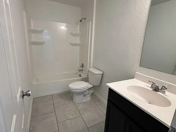 Building Photo - 14223 Laurel Br