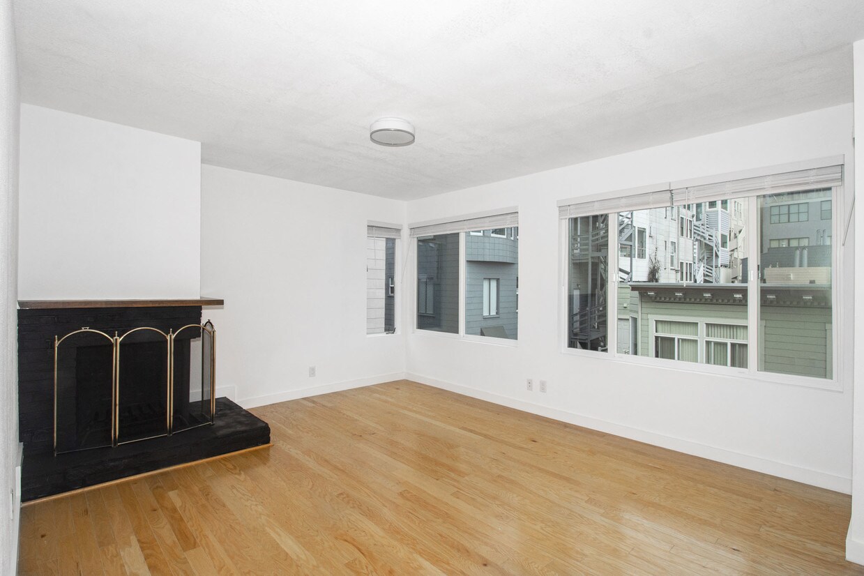 Primary Photo - 2240 Larkin St