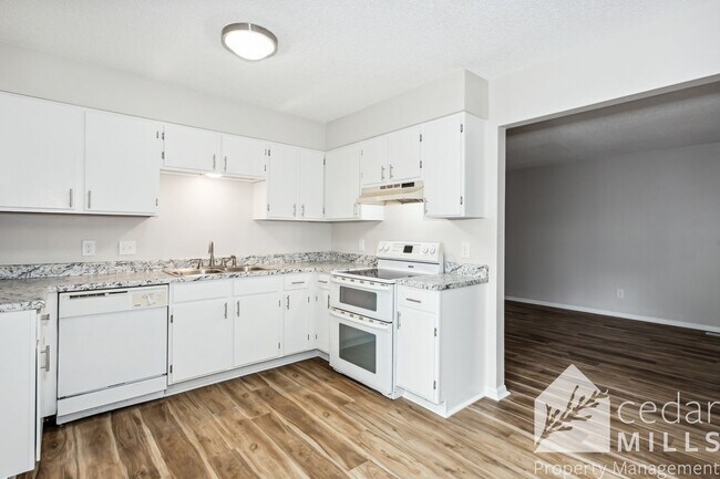 Building Photo - Newly Remodeled 3 bed 2 bath with Finished...