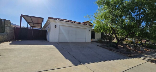 Foto del edificio - Stunning 4 bedroom, 2.5 bath home in West ...