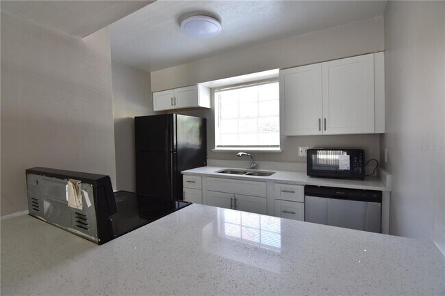 Foto del edificio - 5317 Curry Ford Rd