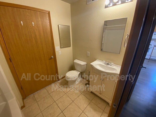 Building Photo - 535 Mitchell St