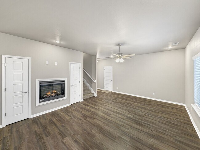 Building Photo - 195 E 2nd St