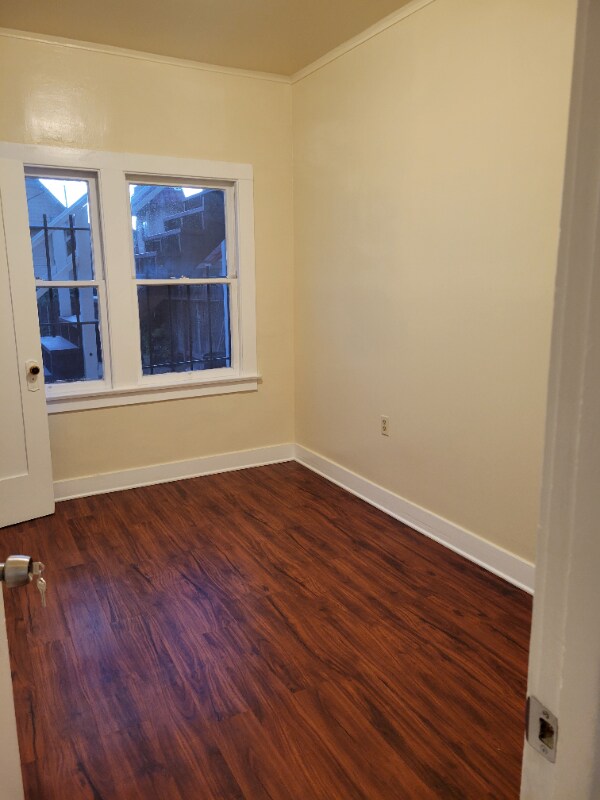 Building Photo - 824 N Crystal Ct
