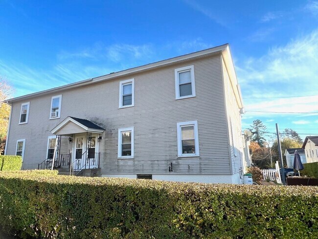 Building Photo - 26 Fir St