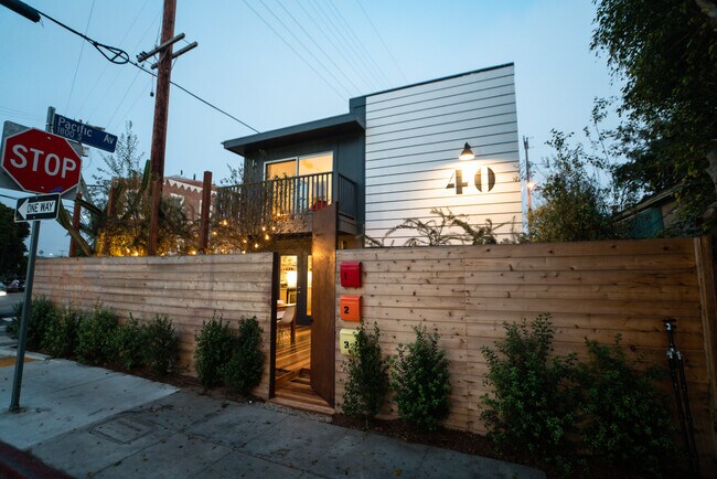 Building Photo - 40 18th Ave