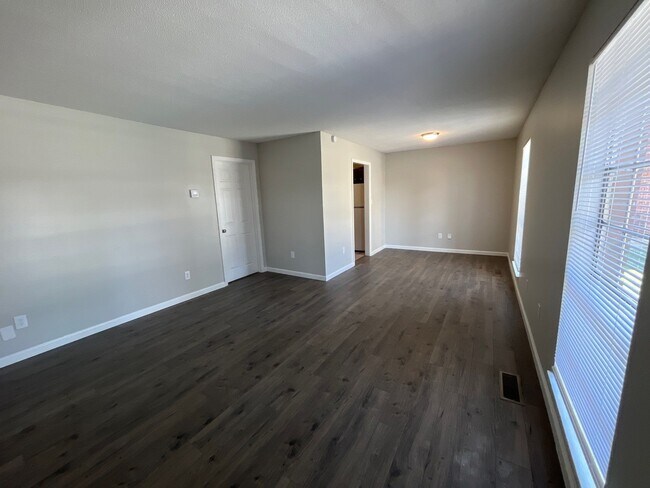 Building Photo - 1080 Wallace Rd