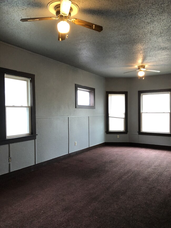 Building Photo - 2714 W Garfield Ave