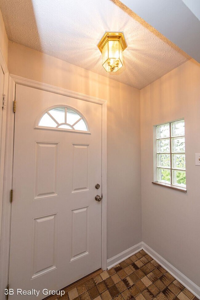 Foto del edificio - 3 br, 2 bath House - 7987 Bridgetown Rd.