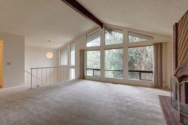 Building Photo - Great 4BR 2.5BA Split Entry Home in Quiet Forest Park Neighborhood
