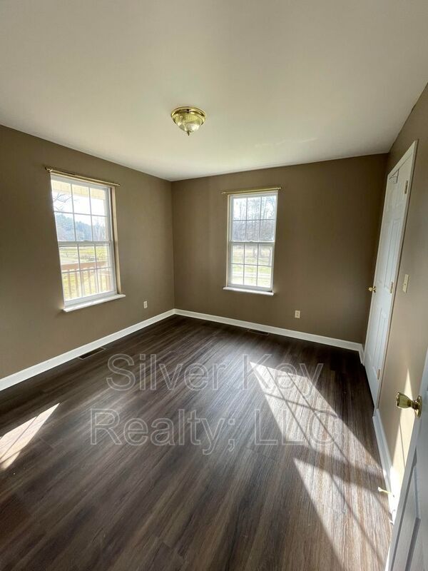 Building Photo - 166 Ray Ln