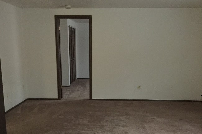 Building Photo - 915 Sleepy Hollow Rd