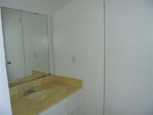 Foto del edificio - 1003 Rock St