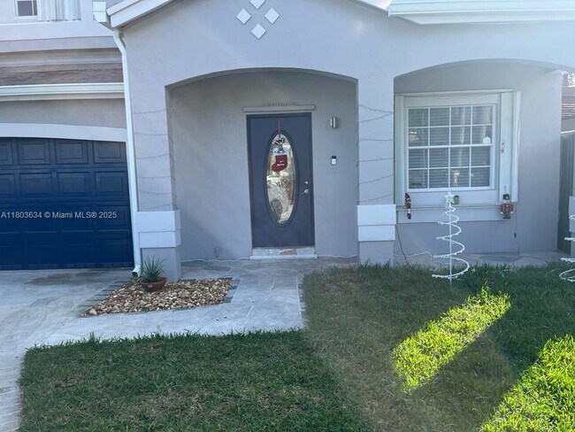 Building Photo - 9953 SW 154th Ct