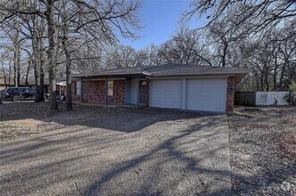 Building Photo - 213 Pecan St