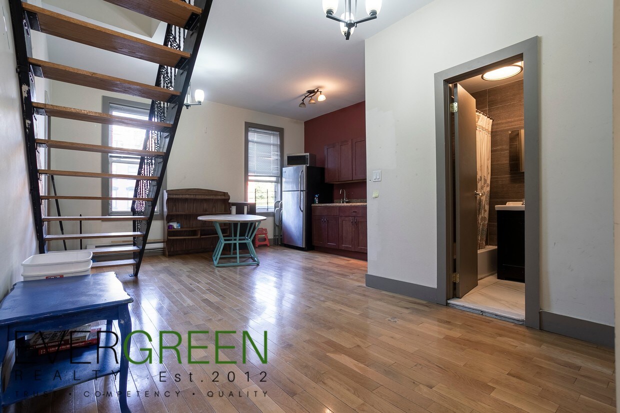 Foto principal - 946 Bedford Ave