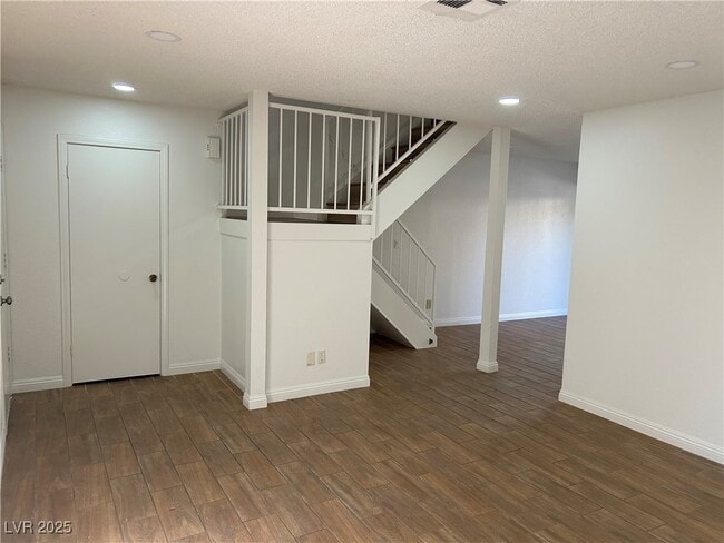 Building Photo - 3937 S Torrey Pines Dr