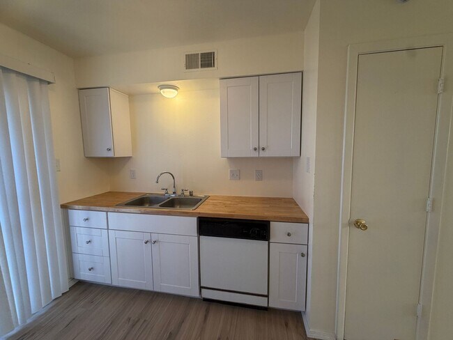 Foto del edificio - Louisiana Blvd SE-1125