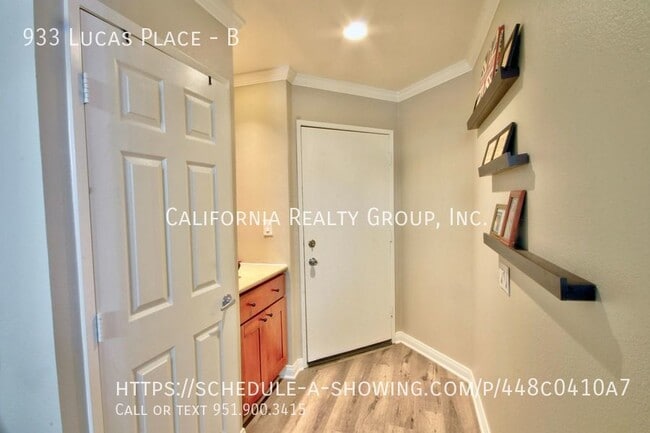 Building Photo - 933 Lucas Pl