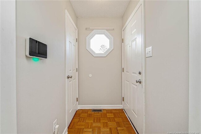 Foto del edificio - 1432 Rougemart Dr