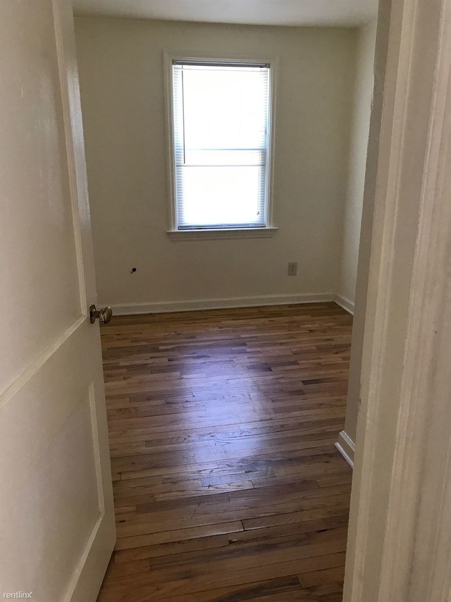 Building Photo - 2215 Hecker Ave