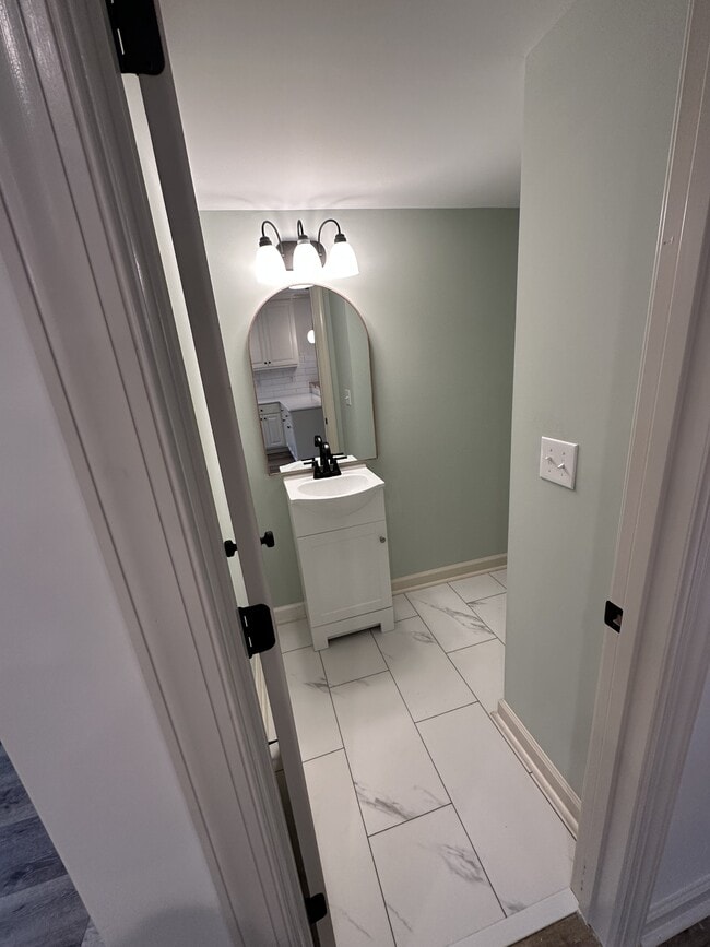 Building Photo - 177 N Clarendon Dr