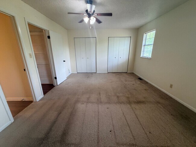 Building Photo - 3BD/2B Townhouse in New Wood Valley