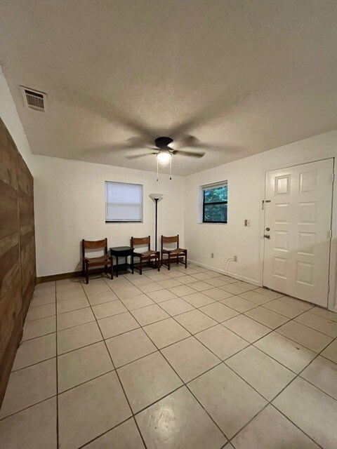 Foto del edificio - 1735 Timocuan Way