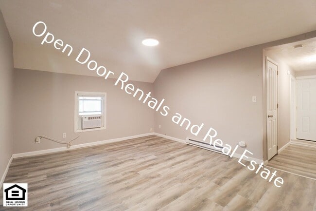 Building Photo - 328 N State St