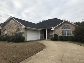 Building Photo - 2103 Starling Dr