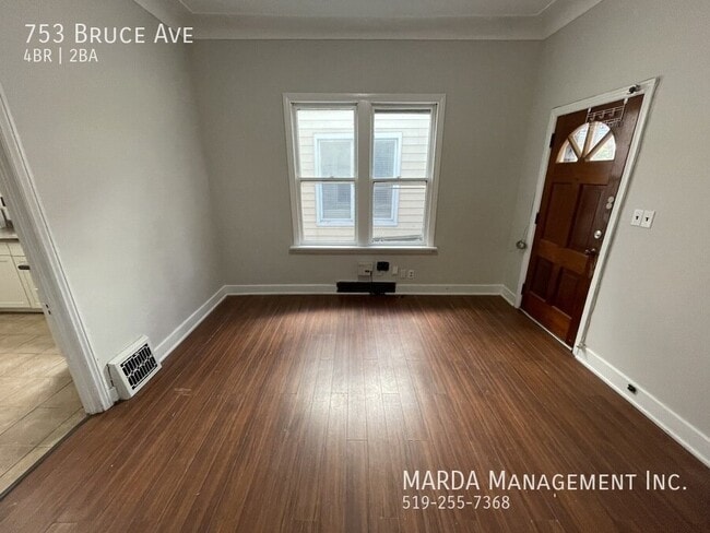 Building Photo - CHARMING 4 BED/2 BATH SINGLE FAMILY HOME DOWNTOWN + UTILITIES