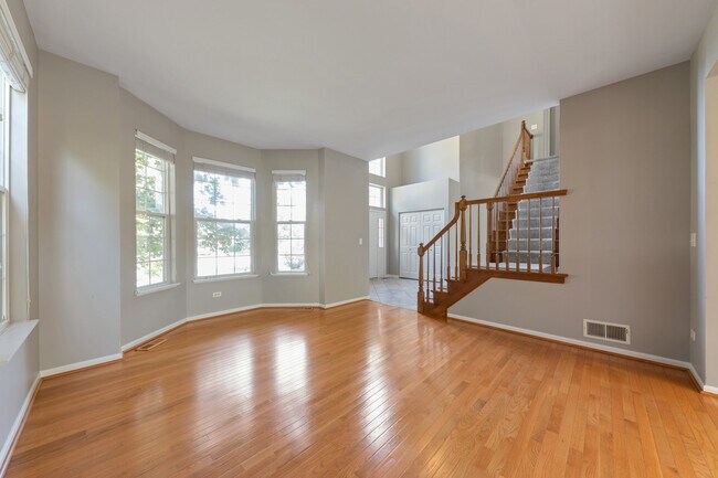 Building Photo - 570 Huntington Cir