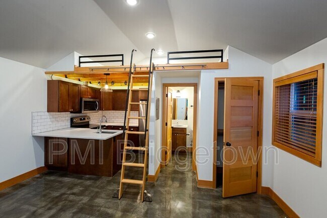Foto del edificio - 4805 SE Malden Dr