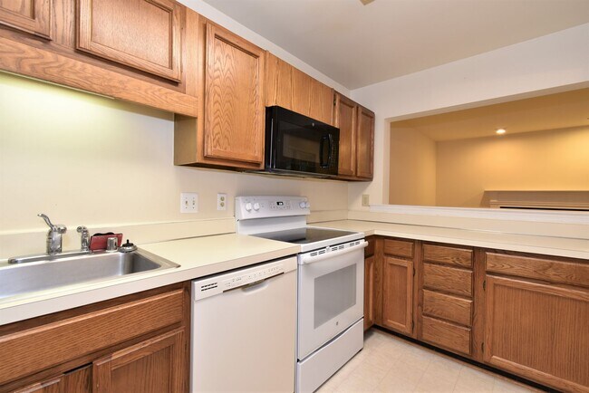 Foto del edificio - Big and Beautiful 2 Bedroom, 2 Full Bathroom, North Bethesda Condo!
