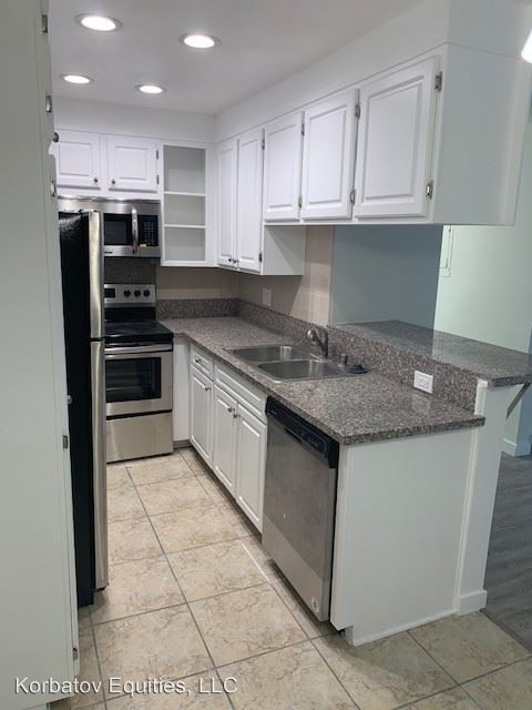 Building Photo - 816 Westmount Dr