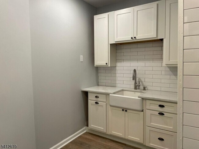 Foto del edificio - 219 Liberty Ave